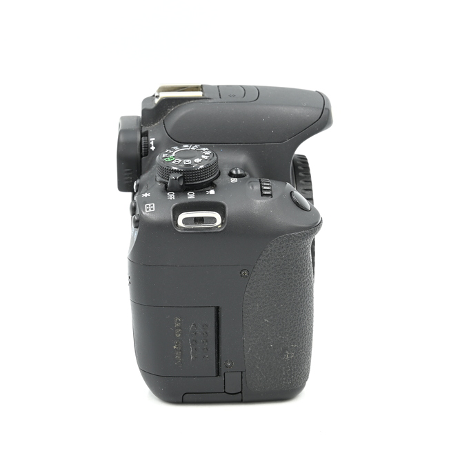 Зеркальный фотоаппарат Canon EOS 700D Body (состояние 5-) (б/у)