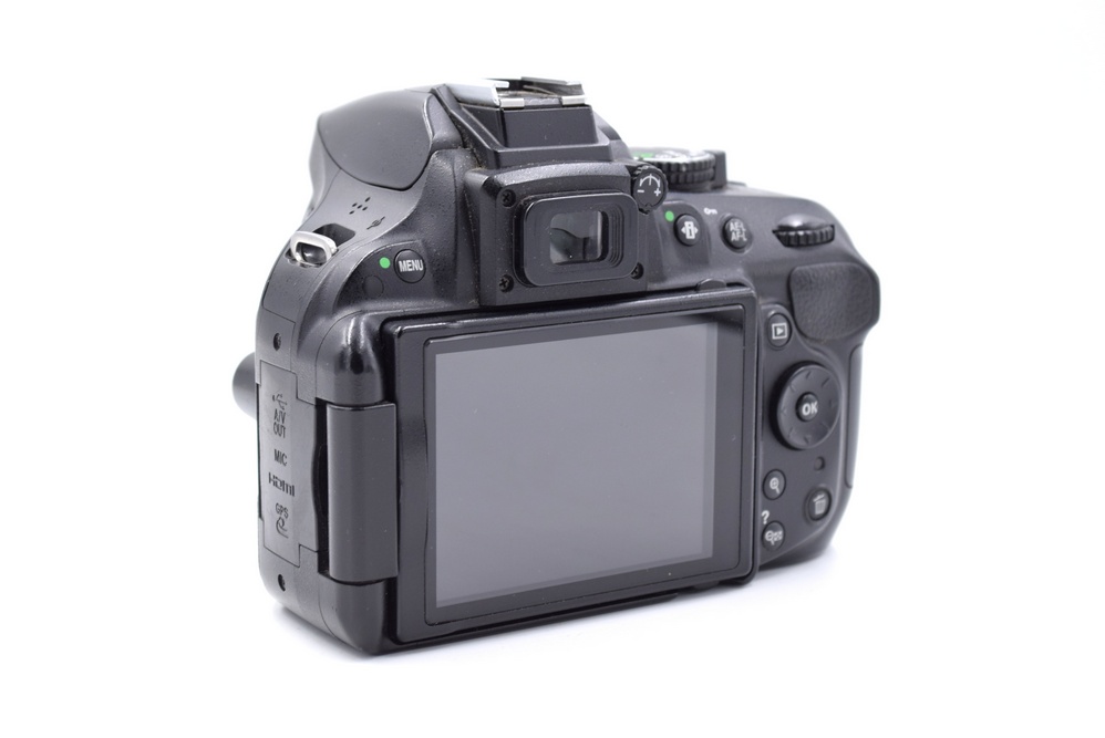 Зеркальный фотоаппарат Nikon D5200 Body (состояние 5-) (б/у)