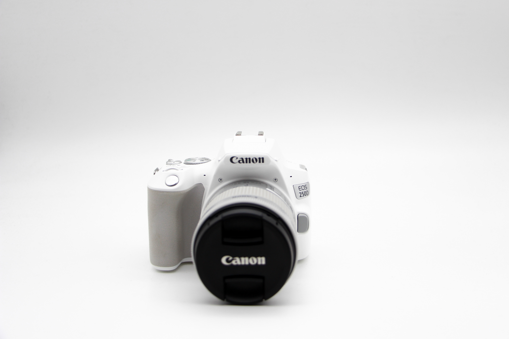 Зеркальный фотоаппарат Canon EOS 250D Kit 18-55mm f/4-5.6 IS STM White (состояние 5) (б/у)