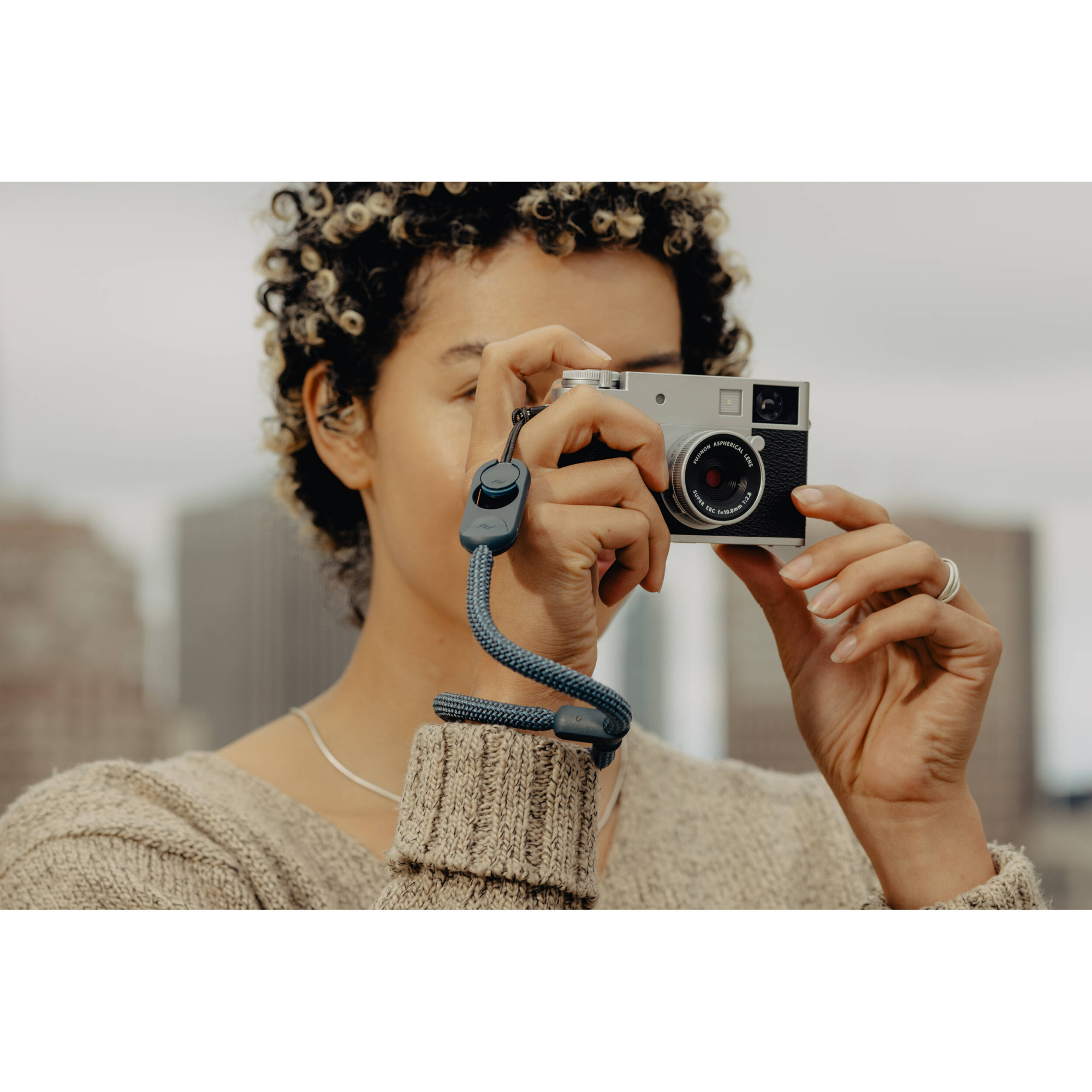 Ремень на запястье Peak Design Cuff Leather Ocean, океанический синий