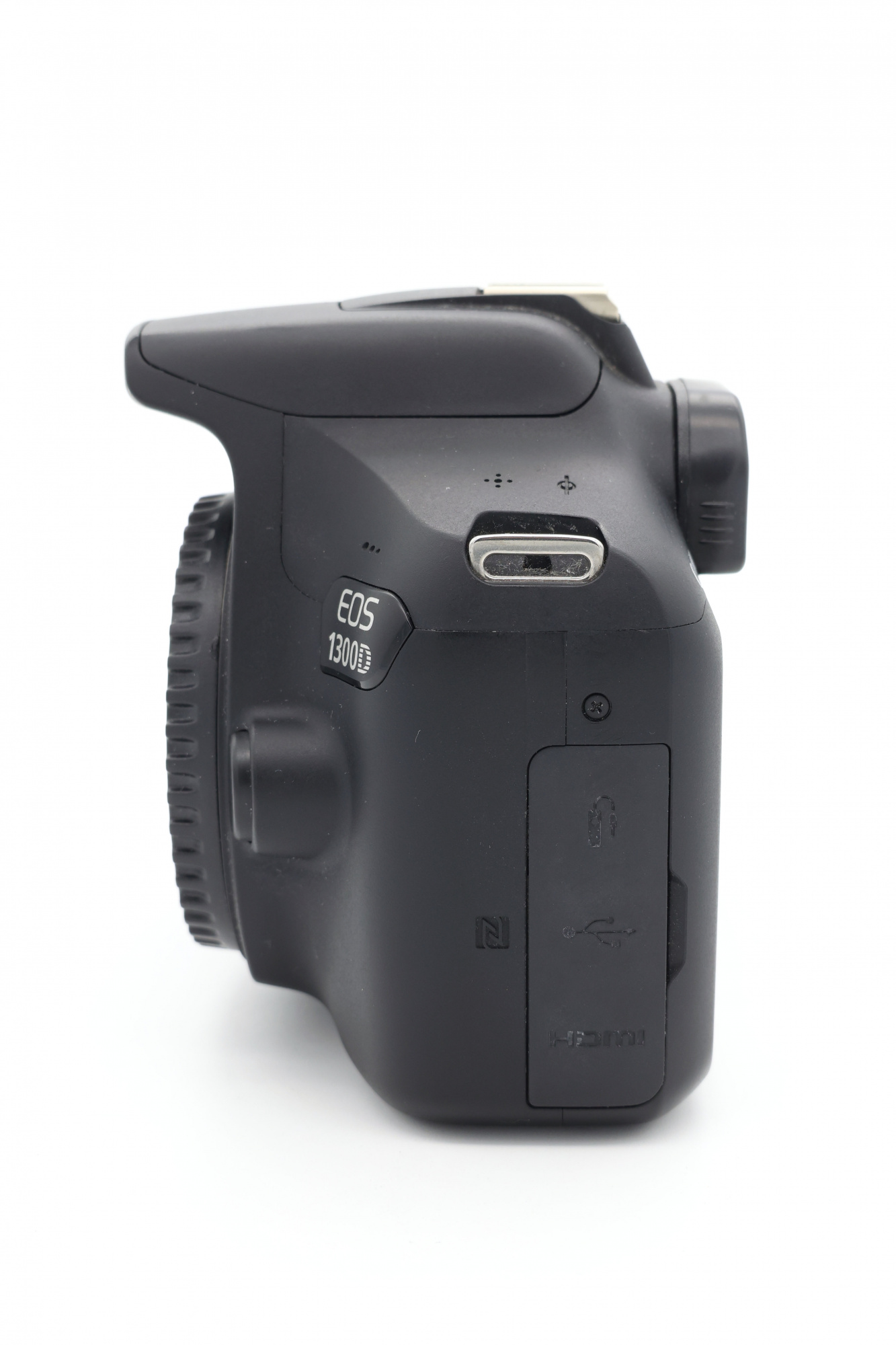 Зеркальный фотоаппарат Canon EOS 1300D Body (состояние 4) (б/у)
