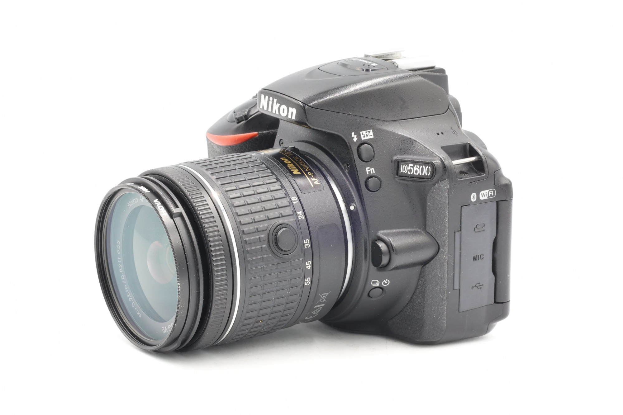 Зеркальный фотоаппарат Nikon D5600 Kit 18-55mm f/3.5-5.6 AF-P VR (состояние 5-) (б/у)