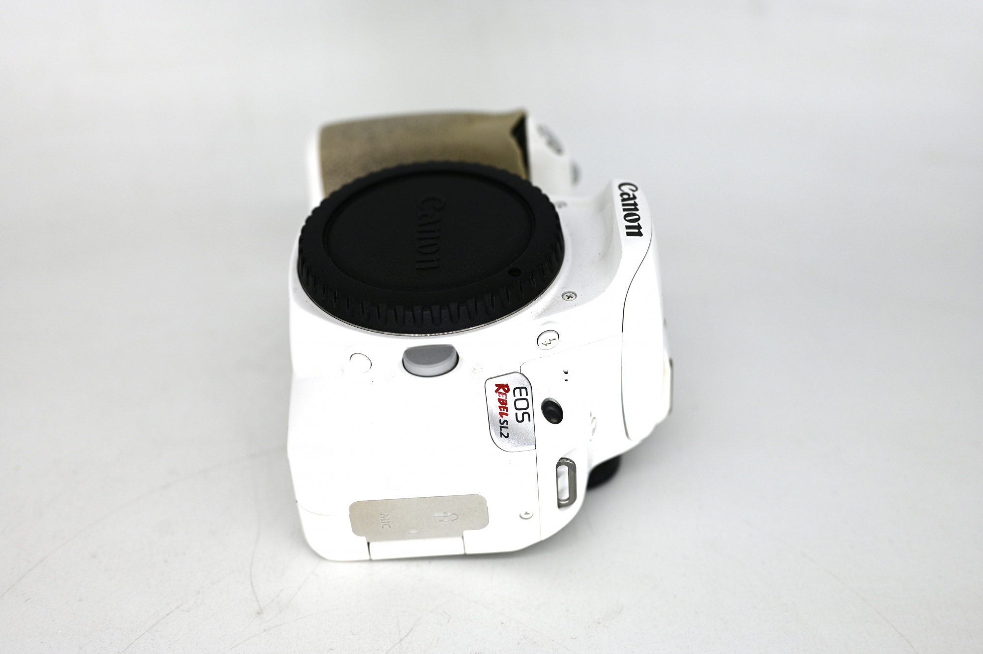 Зеркальный фотоаппарат Canon EOS Digital Rebel SL2 Body (EOS 200D, состояние 3) (б/у)