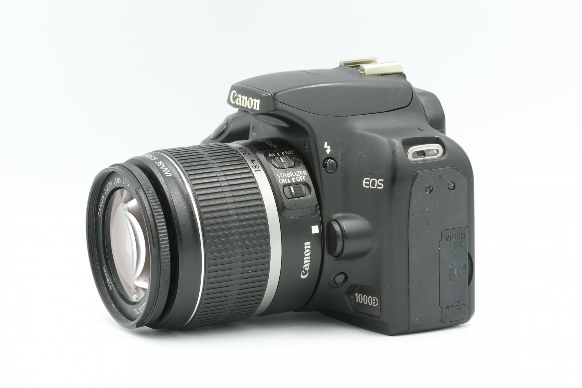 Зеркальный фотоаппарат Canon EOS 1000D Kit EF-S 18-55mm f/3.5-5.6 IS (состояние 4) (б/у)