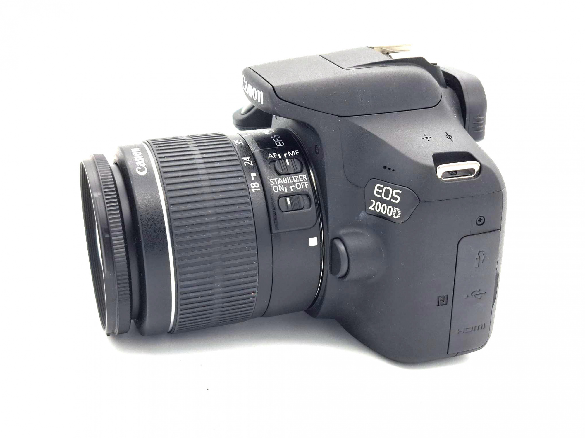 Зеркальный фотоаппарат Canon EOS 2000D Kit EF-S 18-55 IS II (состояние 5-) (б/у)